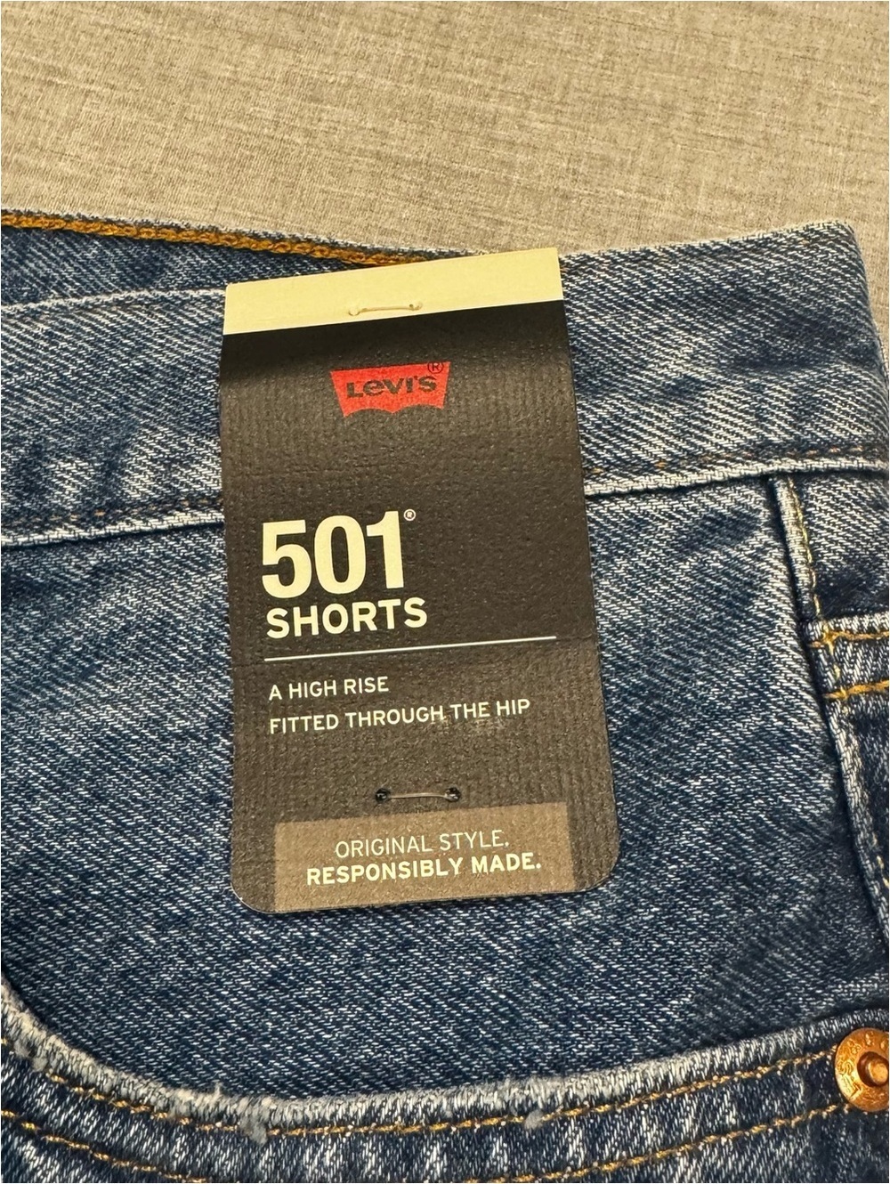 Levi’s 501 Women’s Denim Jean Shorts Size 32 Button Fly Blue Cutoff High Rise - Picture 3 of 11